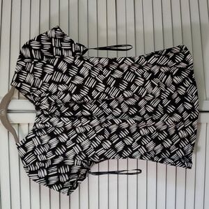 Detailed b/w top - sz. S